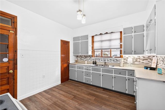 1404 Aetna St, Connellsville, PA 15425