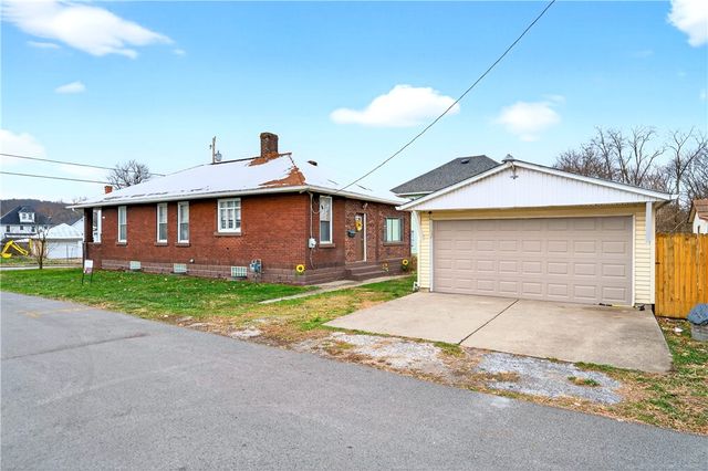 1404 Aetna St, Connellsville, PA 15425