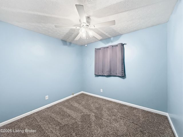 4110 Jim Hawkins Dr, Louisville, KY 40229