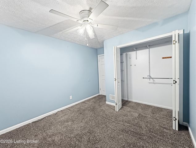 4110 Jim Hawkins Dr, Louisville, KY 40229