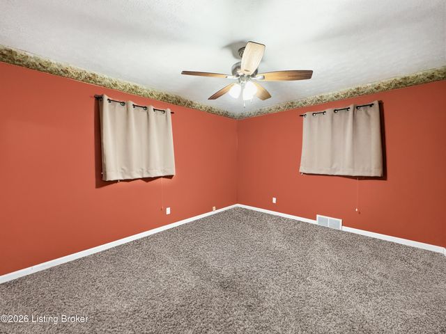 4110 Jim Hawkins Dr, Louisville, KY 40229