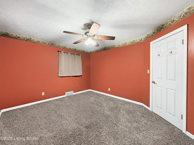4110 Jim Hawkins Dr, Louisville, KY 40229