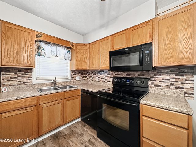 4110 Jim Hawkins Dr, Louisville, KY 40229