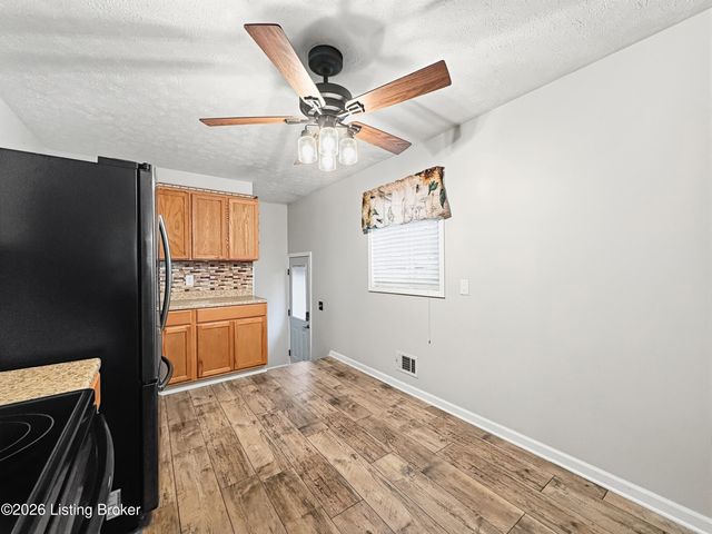 4110 Jim Hawkins Dr, Louisville, KY 40229