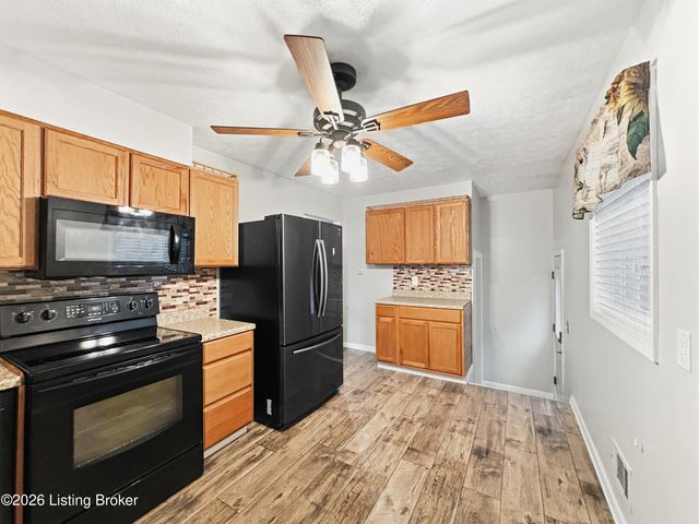 4110 Jim Hawkins Dr, Louisville, KY 40229