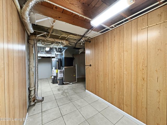 4110 Jim Hawkins Dr, Louisville, KY 40229