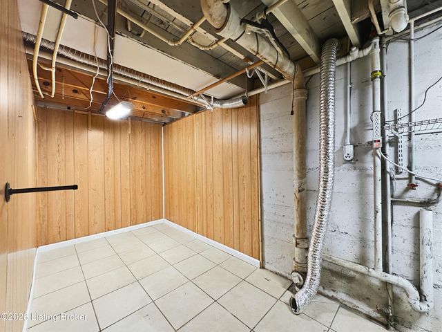4110 Jim Hawkins Dr, Louisville, KY 40229
