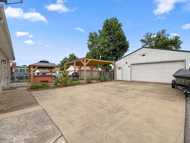 4110 Jim Hawkins Dr, Louisville, KY 40229