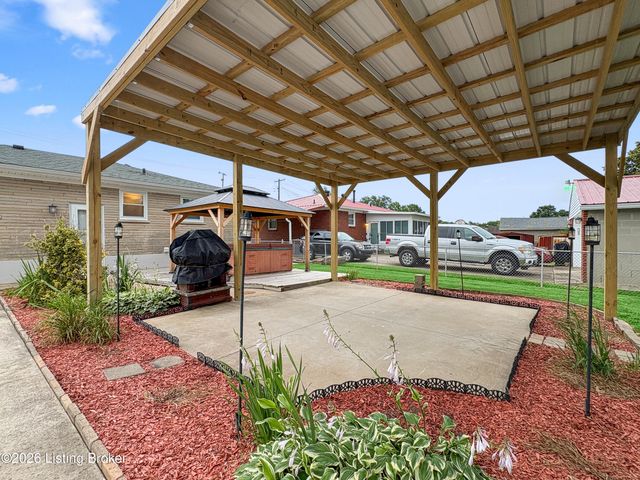 4110 Jim Hawkins Dr, Louisville, KY 40229