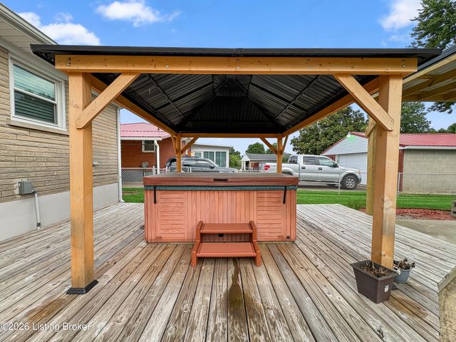 4110 Jim Hawkins Dr, Louisville, KY 40229