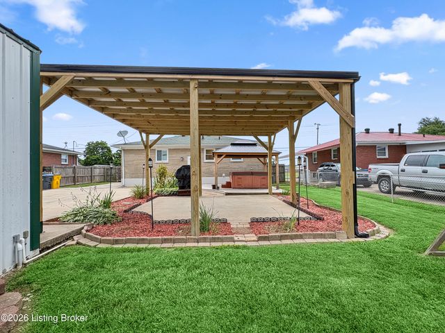 4110 Jim Hawkins Dr, Louisville, KY 40229