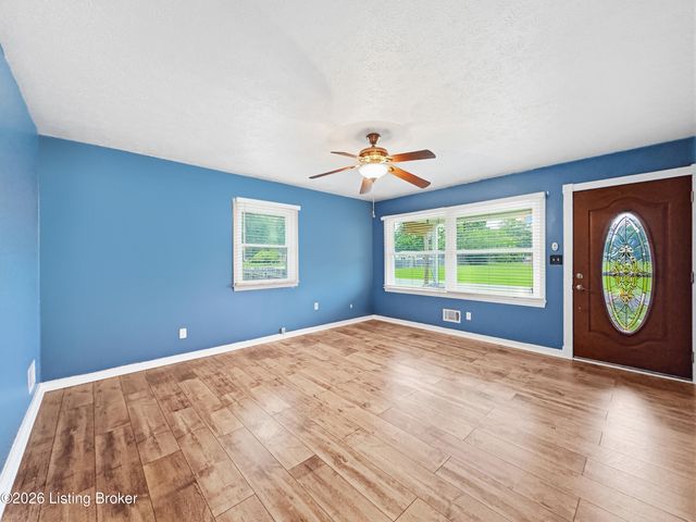 4110 Jim Hawkins Dr, Louisville, KY 40229