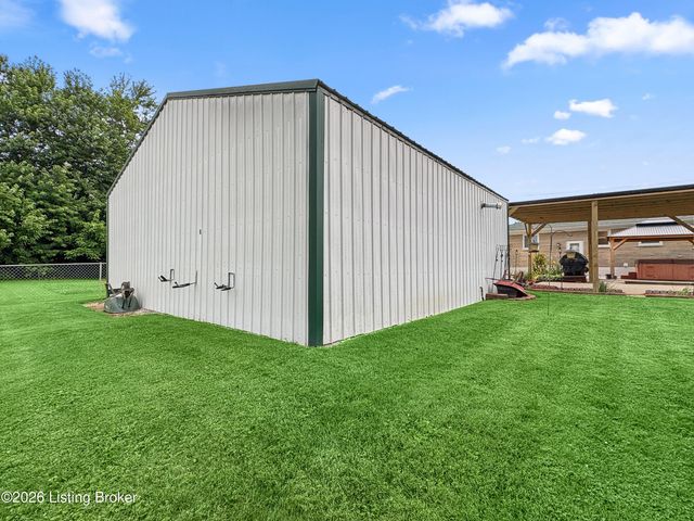 4110 Jim Hawkins Dr, Louisville, KY 40229