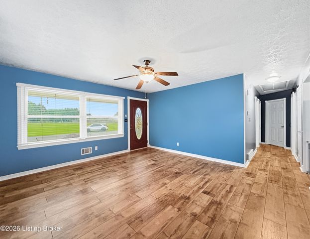 4110 Jim Hawkins Dr, Louisville, KY 40229
