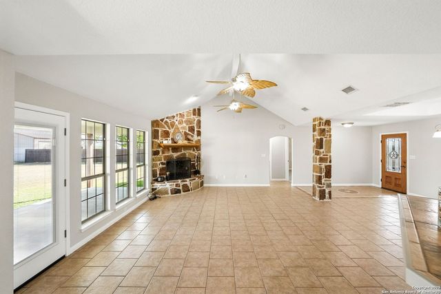 3362 Abbott Rd, St Hedwig, TX 78152