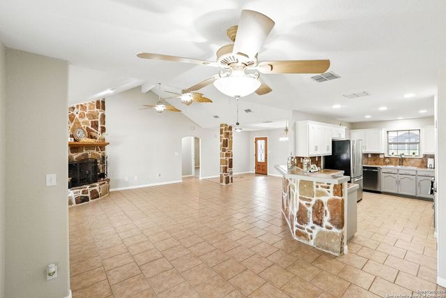 3362 Abbott Rd, St Hedwig, TX 78152