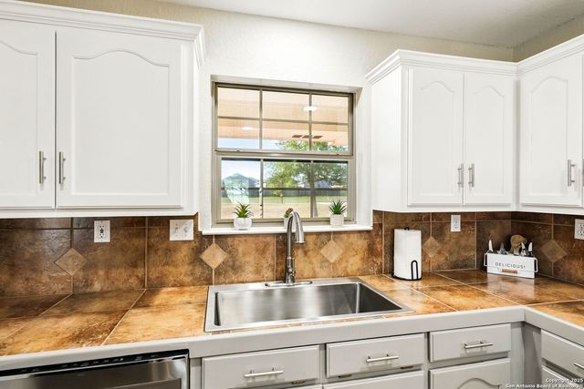 3362 Abbott Rd, St Hedwig, TX 78152