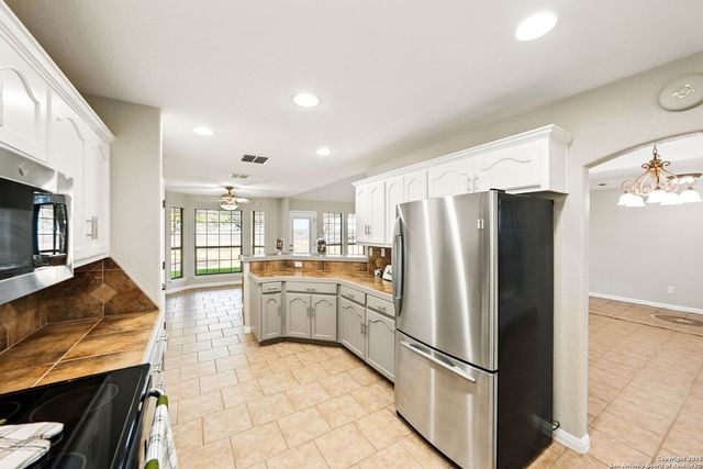 3362 Abbott Rd, St Hedwig, TX 78152