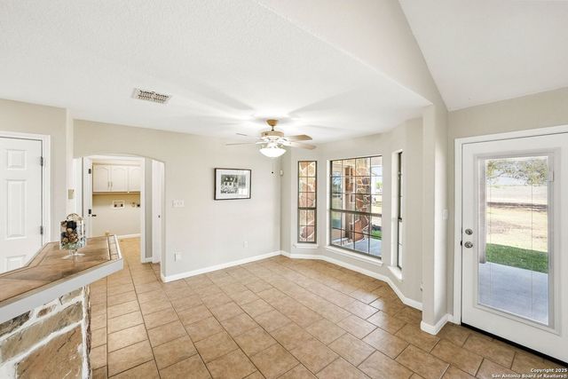 3362 Abbott Rd, St Hedwig, TX 78152