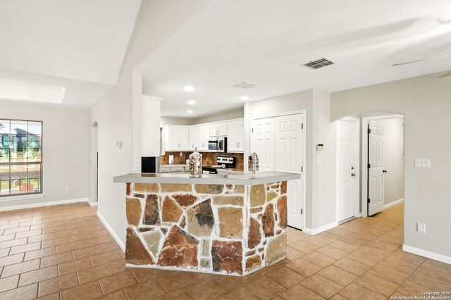 3362 Abbott Rd, St Hedwig, TX 78152