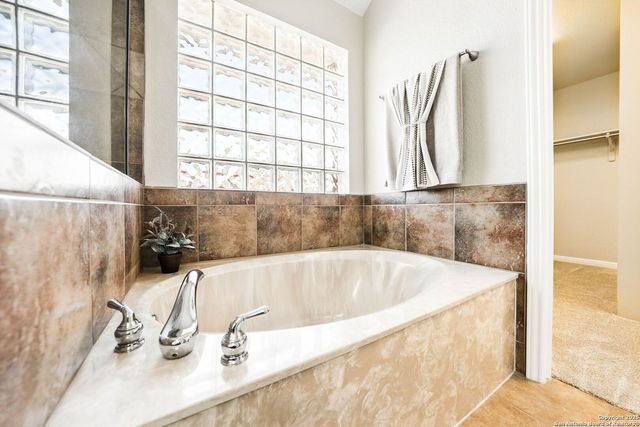 3362 Abbott Rd, St Hedwig, TX 78152