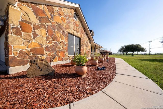 3362 Abbott Rd, St Hedwig, TX 78152