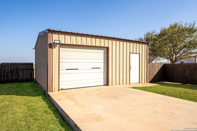 3362 Abbott Rd, St Hedwig, TX 78152