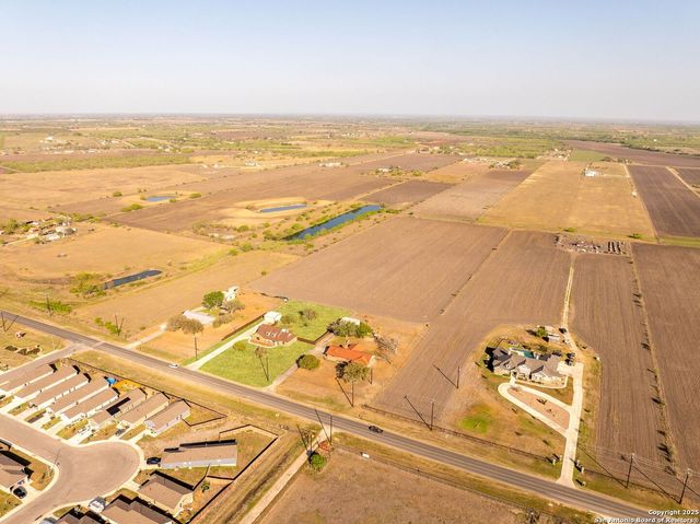 3362 Abbott Rd, St Hedwig, TX 78152