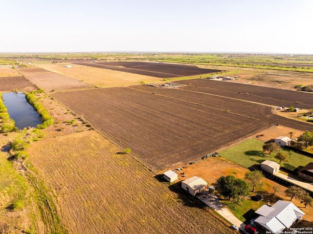 3362 Abbott Rd, St Hedwig, TX 78152