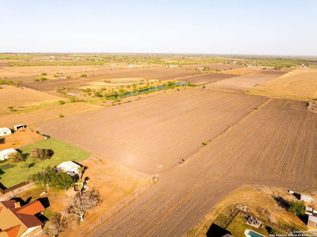 3362 Abbott Rd, St Hedwig, TX 78152