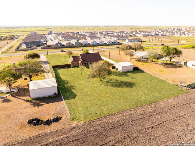 3362 Abbott Rd, St Hedwig, TX 78152