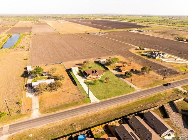 3362 Abbott Rd, St Hedwig, TX 78152