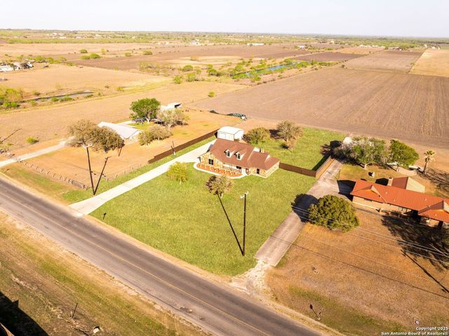 3362 Abbott Rd, St Hedwig, TX 78152
