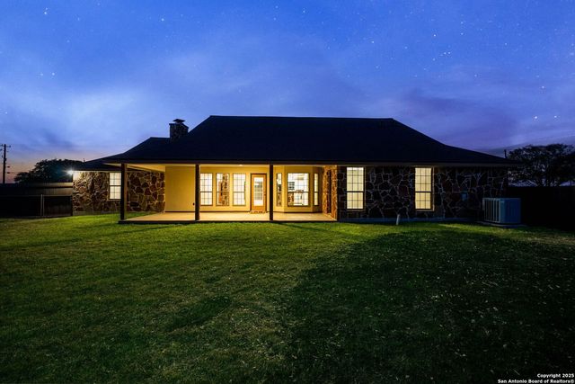 3362 Abbott Rd, St Hedwig, TX 78152