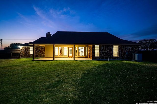 3362 Abbott Rd, St Hedwig, TX 78152