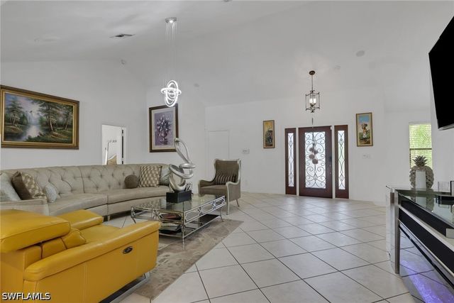 3036 Round Table LN, Naples, FL 34112
