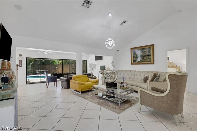 3036 Round Table LN, Naples, FL 34112