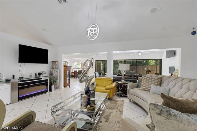 3036 Round Table LN, Naples, FL 34112
