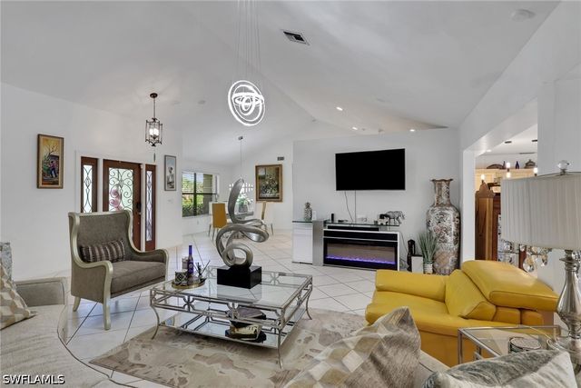 3036 Round Table LN, Naples, FL 34112