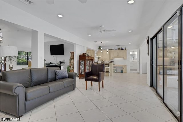 3036 Round Table LN, Naples, FL 34112