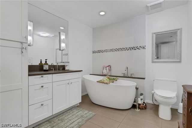 3036 Round Table LN, Naples, FL 34112