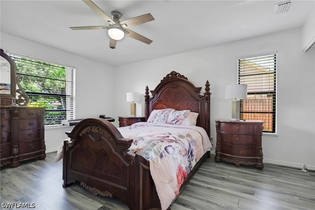 3036 Round Table LN, Naples, FL 34112