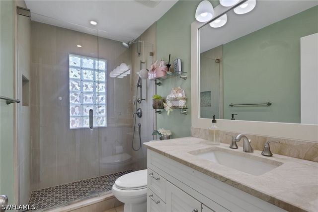 3036 Round Table LN, Naples, FL 34112