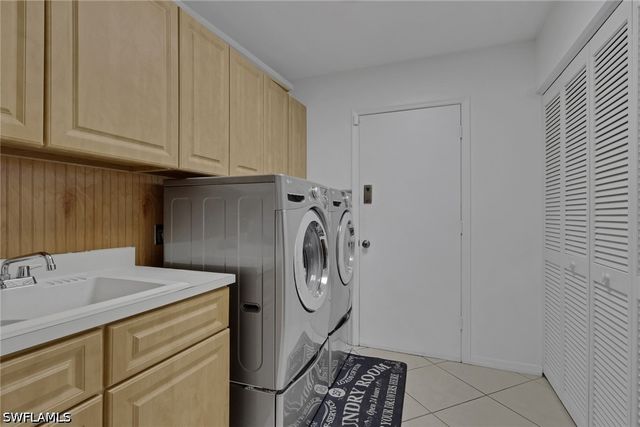3036 Round Table LN, Naples, FL 34112