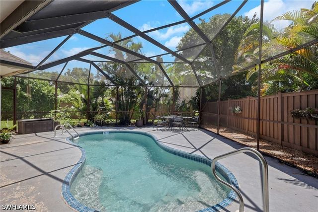 3036 Round Table LN, Naples, FL 34112