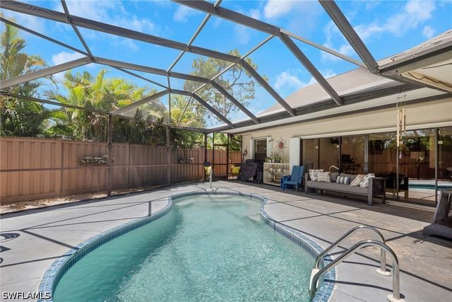 3036 Round Table LN, Naples, FL 34112