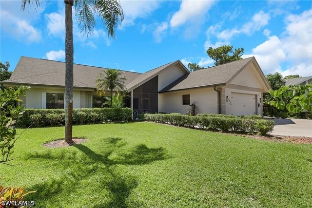 3036 Round Table LN, Naples, FL 34112