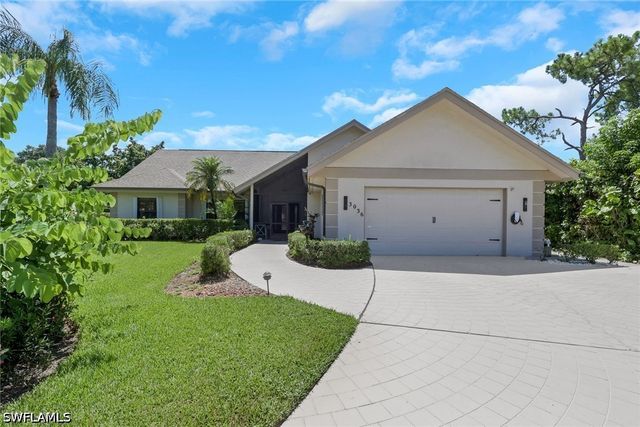3036 Round Table LN, Naples, FL 34112
