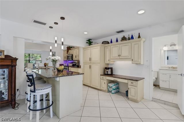 3036 Round Table LN, Naples, FL 34112