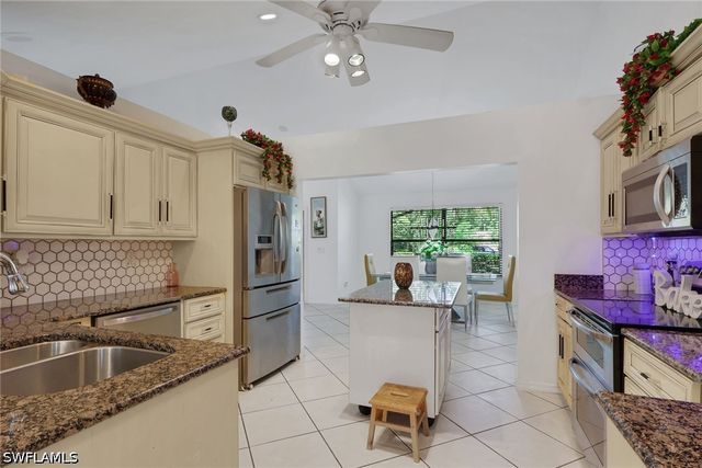 3036 Round Table LN, Naples, FL 34112